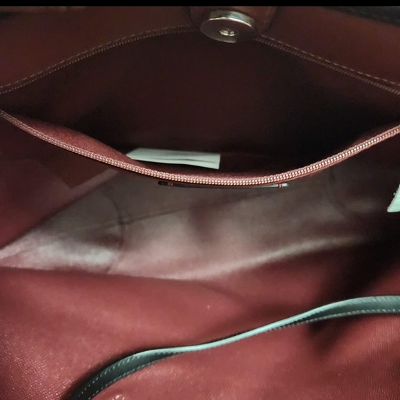 Coach - Picture 4 of 5